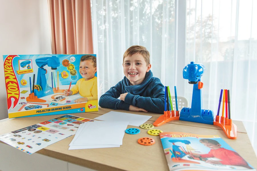 Lisciani Rinkinys Piešimo mokyklos rinkinys su projektoriumi – „Hot Wheels“
