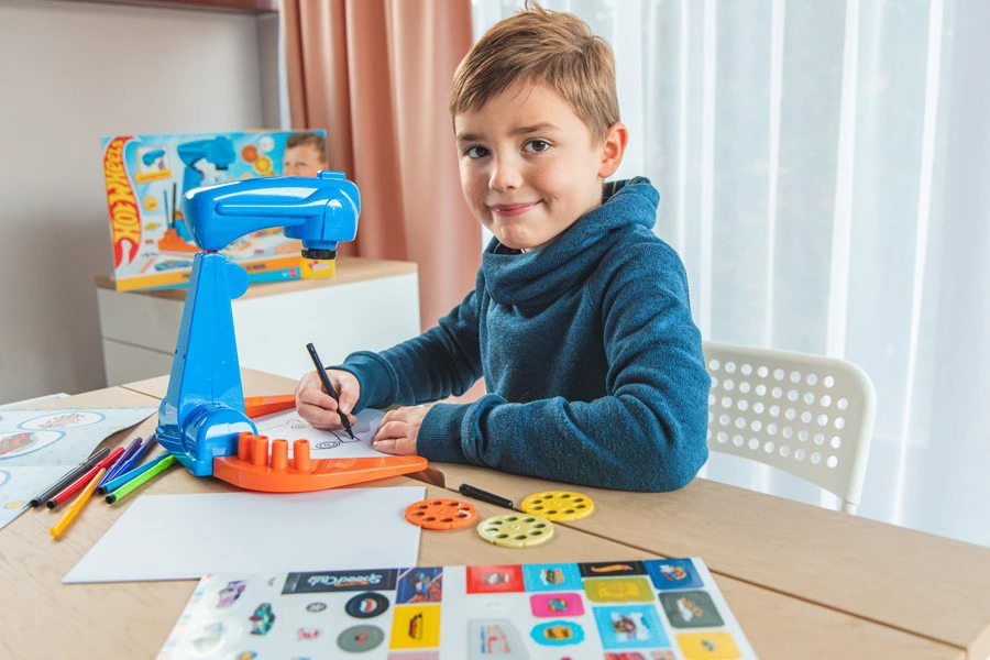 Lisciani Rinkinys Piešimo mokyklos rinkinys su projektoriumi – „Hot Wheels“
