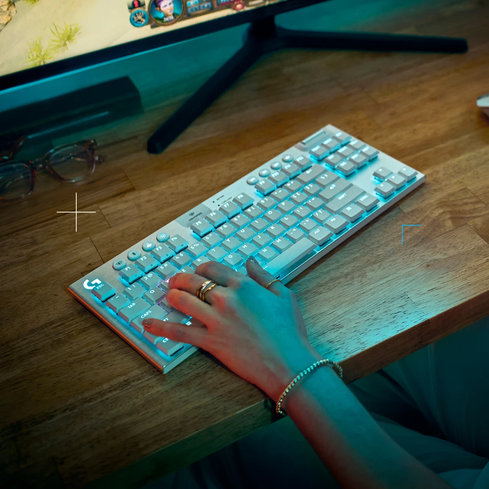 „Logitech“ – „G915 X LIGHTSPEED TKL“ žemo profilio belaidė žaidimų klaviatūra
