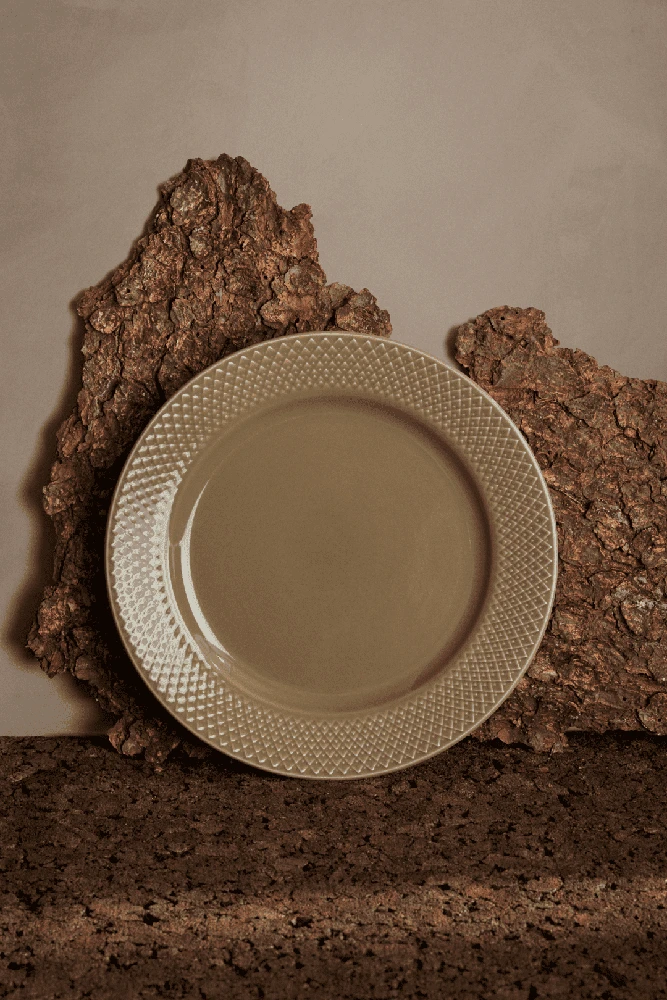 Lyngby Porcelæn – Rhombe Earth pietų lėkštė – Ø23 cm – Molis