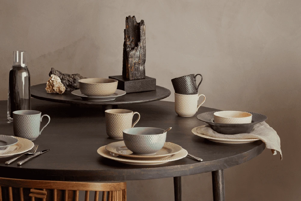 Lyngby Porcelæn – Rhombe Earth pietų lėkštė – Ø23 cm – Molis