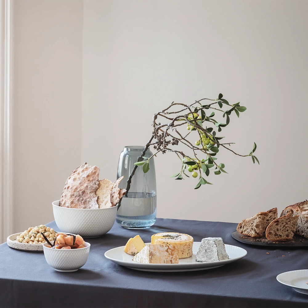 ​Lyngby Porcelæn – rombo baltas serviravimo padėklas 35x26,5 cm​