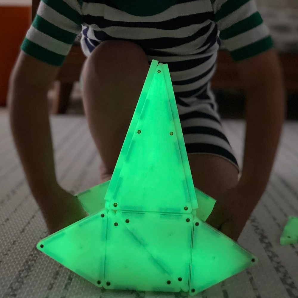 MAGNA-TILES Magnetinis šviečiantis konstruktorius, 16 det.