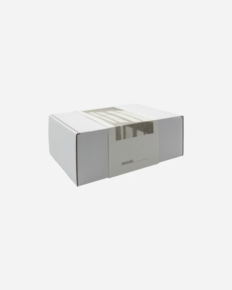 „Meraki“ dovanų dėžutė su krepšeliu, indų šluoste, kempine ir universaliu valikliu – smėlio/baltos spalvos – 1000 ml, 32 x 23 x 13,5 cm