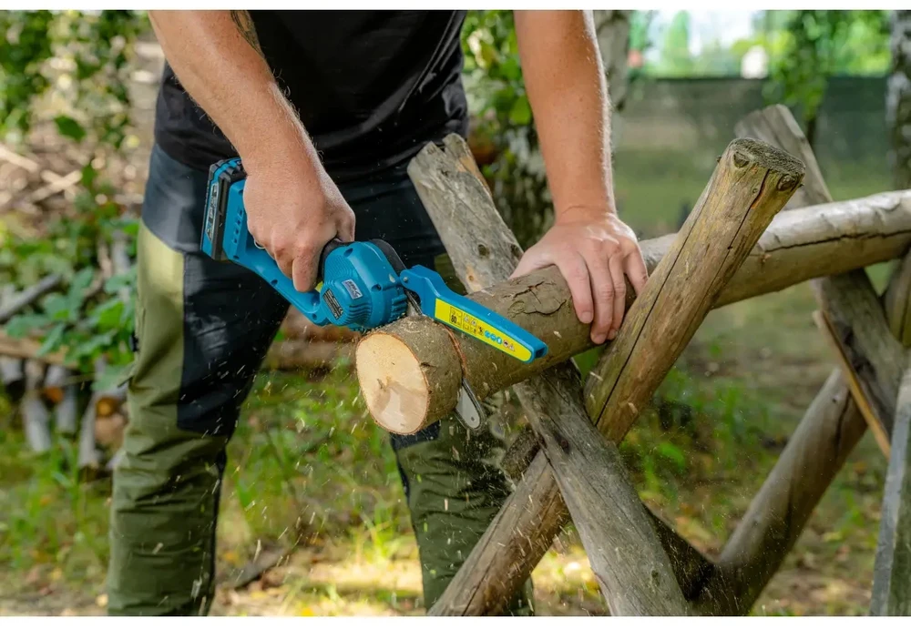 Dedra Mini grandininis pjūklas 6 colių rankena d 18v