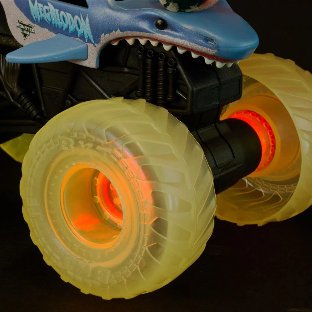Monster Jam - 1:43 šviečiančių lempučių 2 vnt. pakuotė (6071482)