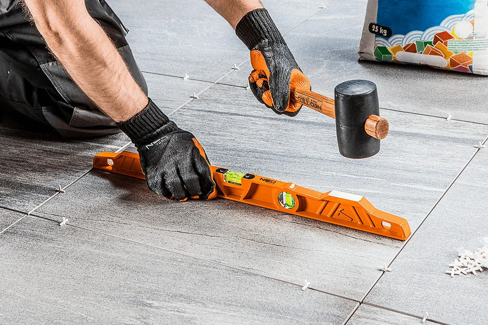 Młotek Neo guminis plaktukas su medine rankena 680g 380mm 25-053