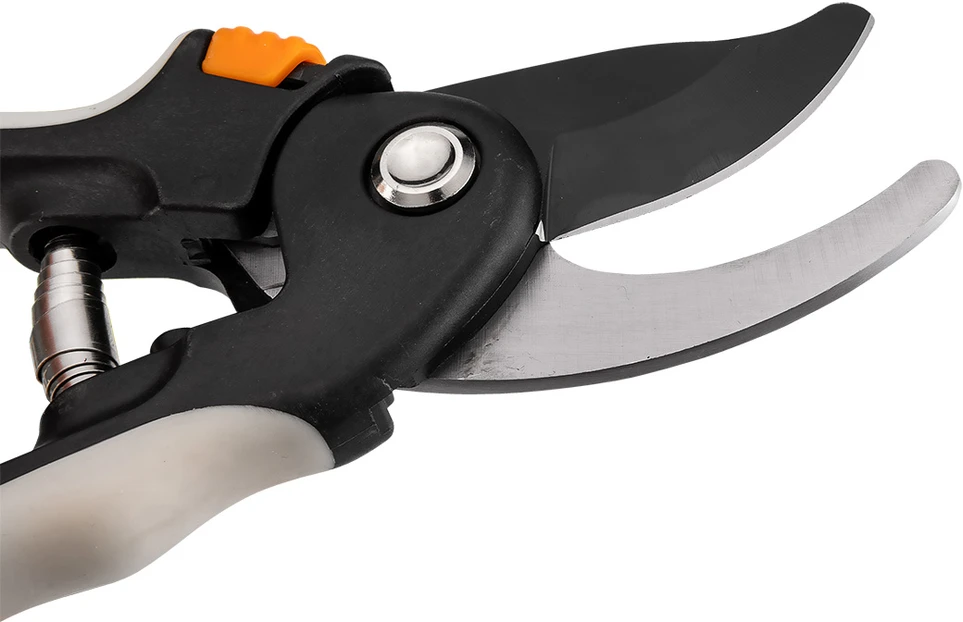Sekator Genėjimo žirklas apeinant šakas 200 mm, pjovimo diapazonas iki 18 mm, reguliuojamas atstumas tarp žirklių.