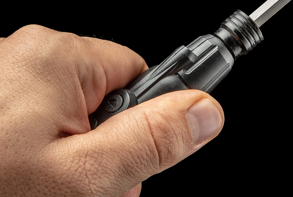 Neo Tools Wkrętak USB-C 3,6 V ličio jonų belaidis atsuktuvas, plastikinė dėžutė + priedai
