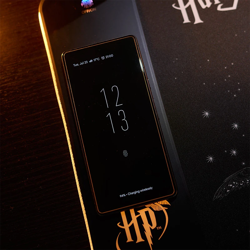 „Numskull Harry Potter“ – didelis žaidimų kilimėlis ir mobiliojo telefono įkroviklis