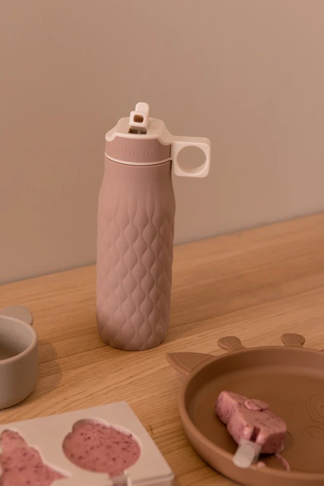 Nuuroo - „Nima“ silikoninis geriamasis buteliukas, 400 ml - „Woodrose“