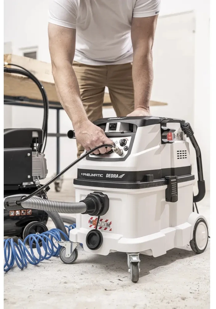 Dedra Statybinis dulkių siurblys su automatinio filtro valymo funkcija DED6609P