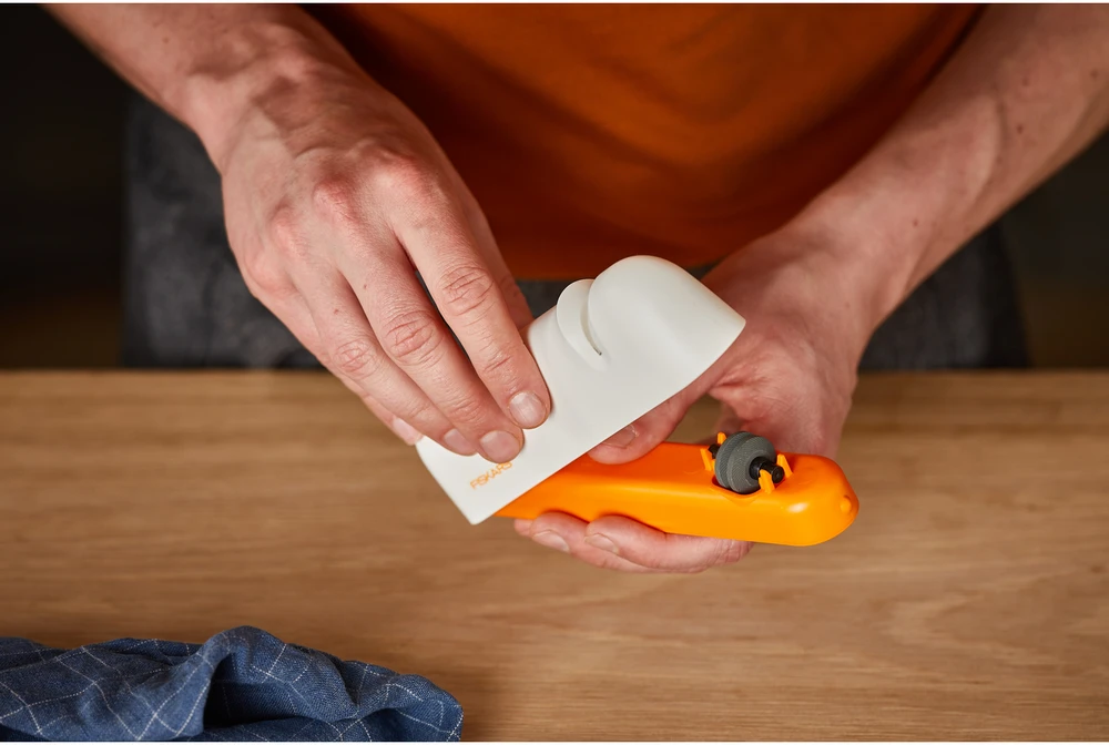 Fiskars Roll-Sharp™ galąstuvas 1014214, Baltas