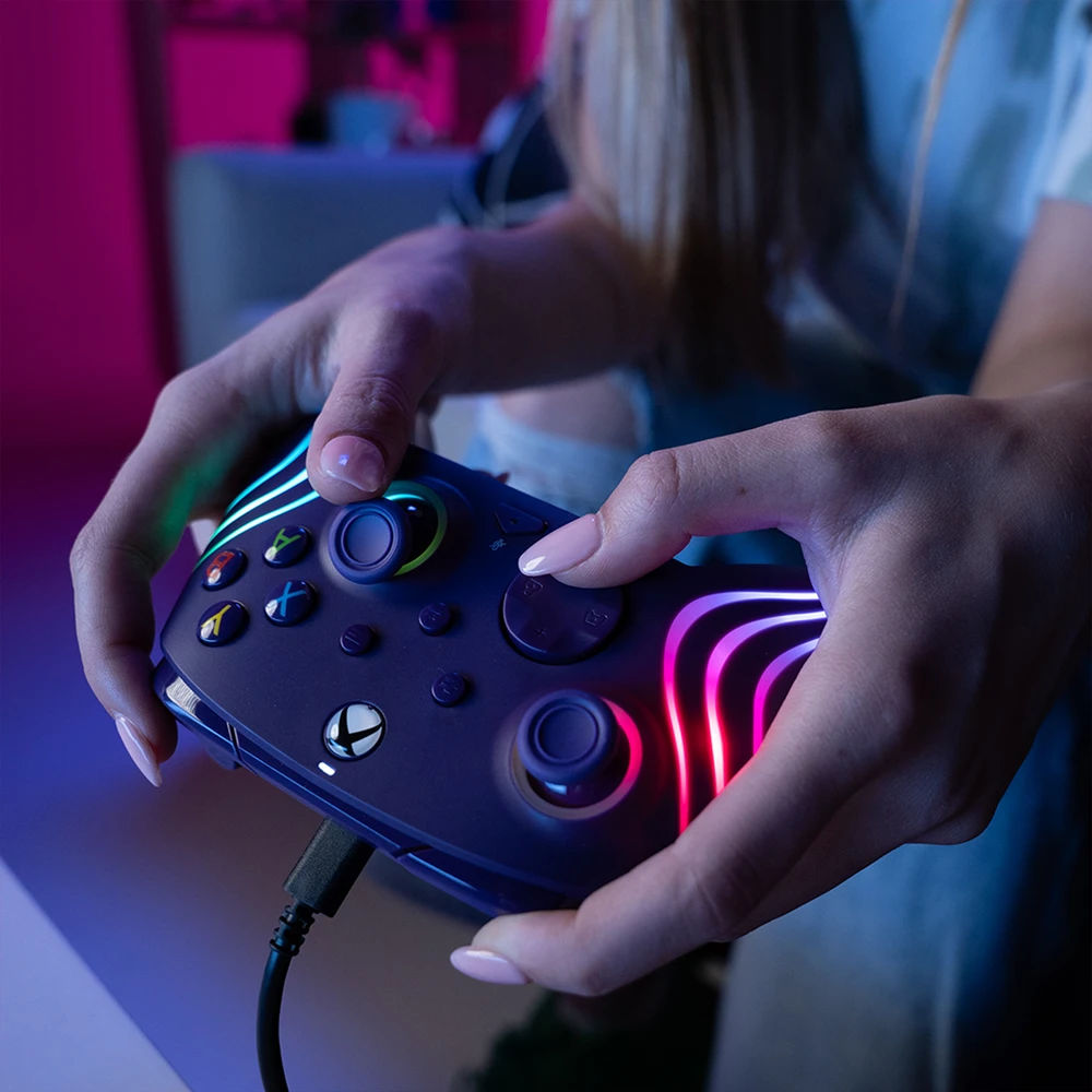 PDP Afterglow Wave Violetinės spalvos laidinis valdiklis skirtas XBOX Serijos X S & PC