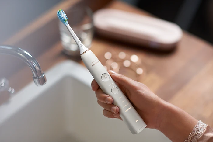 Philips DiamondClean Elektrinis dantų šepetėlis HX9911/94 Įkraunamas, Suaugusiems, Šepetėlių skaičius galvutės įeina 1, Number of teeth brushing modes 4, Sonic technology, Baltas