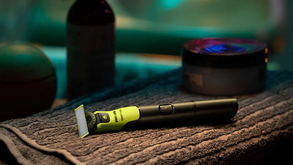 Barzdaskutė Philips OneBlade Pro 360 veidui + kūnui, QP4631/65, Juodos ir žalios spalvos