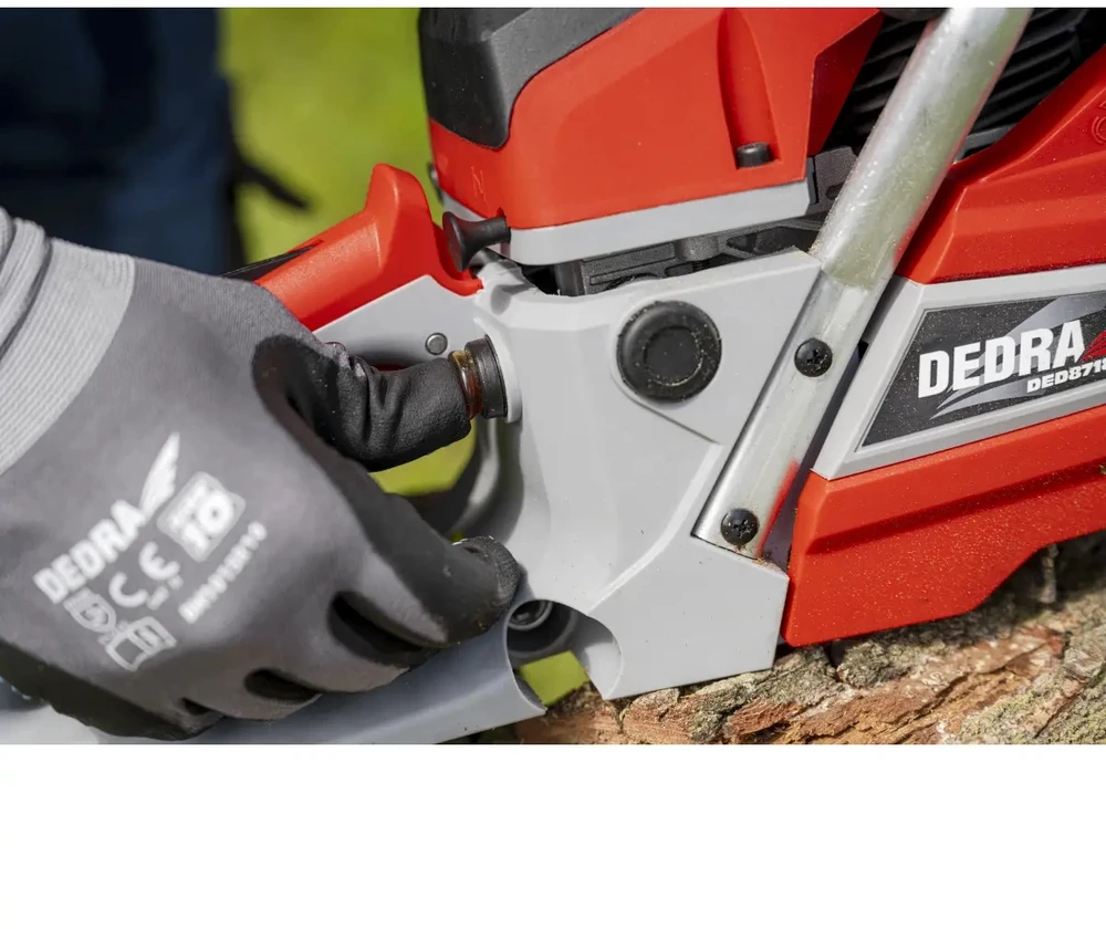 Dedra pjūklas Benzininis grandininis pjūklas 2,4 kW 58cc 18" 45 cm
