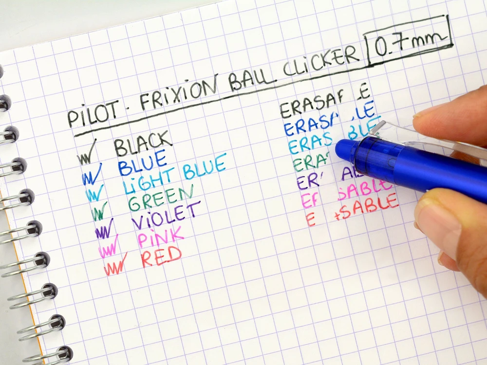 Pilot Pen Gelinis rašiklis Pilot Frixion Clicker 0,7 mm, ištrinamas, 3 vnt./pakuotėje + geltonas teksto žymeklis + šerdelės blisteryje