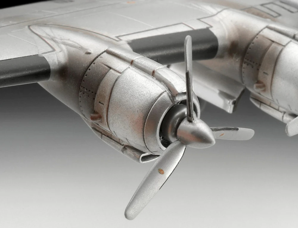 Revell Lockheed Super Constellation Lufthansa lėktuvas 1/144