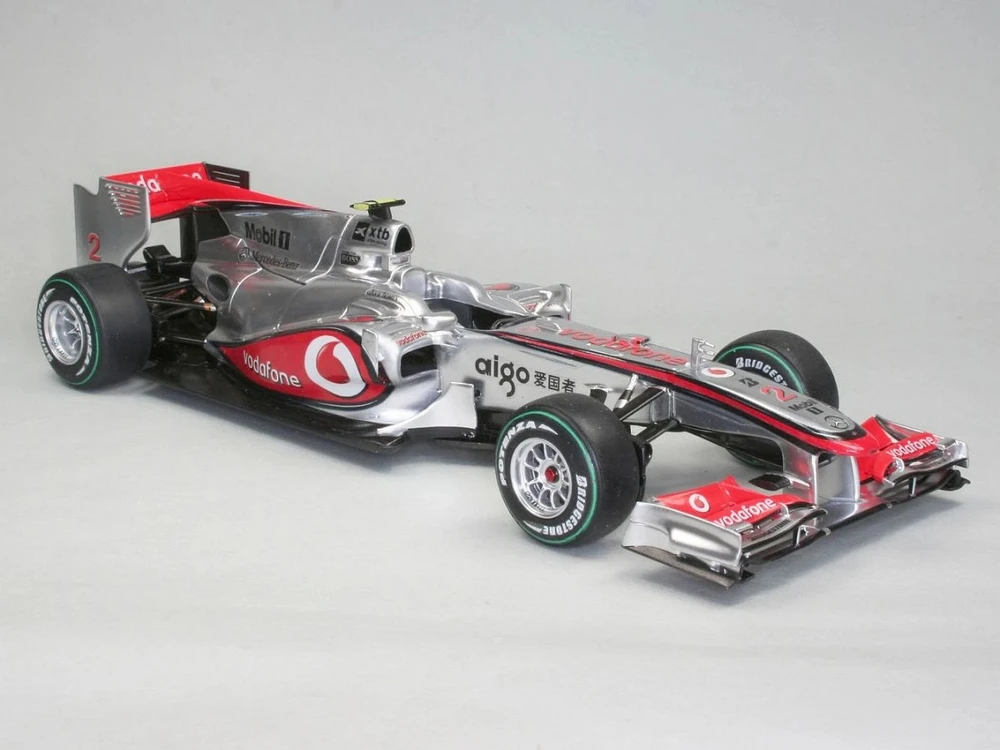 Revell McLaren Mercedes F1 MP4-25 Lewis Hamilton 1:24 surinkimo rinkinys