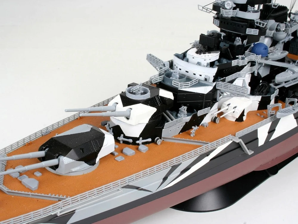 Revell Tirpitz vokiečių mūšio laivas 1/350 plastikinis modelis