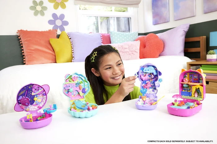 Polly Pocket – kompaktiškas braškių zuikučio krepšelis (JKC47)