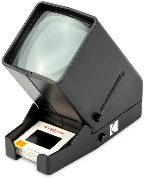 Projektorius „Kodak“ – 35 mm skaidrių peržiūros priemonė