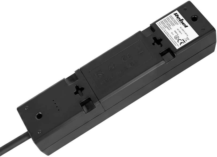 Juodas Rebel ilgintuvas su jungikliu 3 lizdai - 5m (1.5mm)