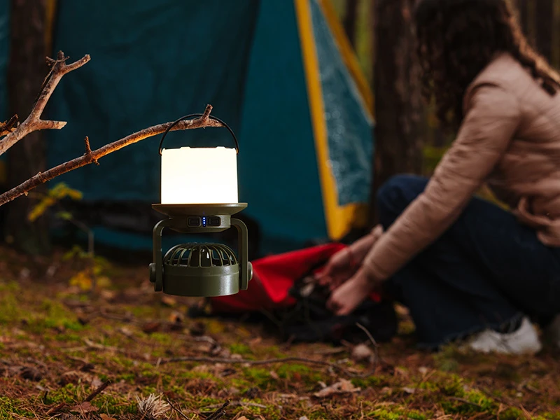 Przenośna Nešiojama stovyklavimo lempa su ventiliatoriumi „TRACER LightBreeze“