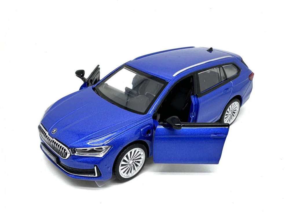 Pulio Auto msz 1/35 Škoda Superb Combi su šviesa ir garsu