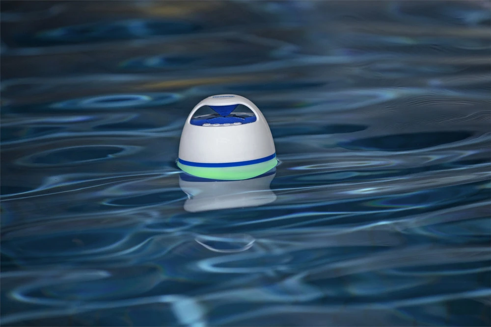 Bestway plaukiojantis MusicWave™ garsiakalbis su Bluetooth ir 58700 LED lempute
