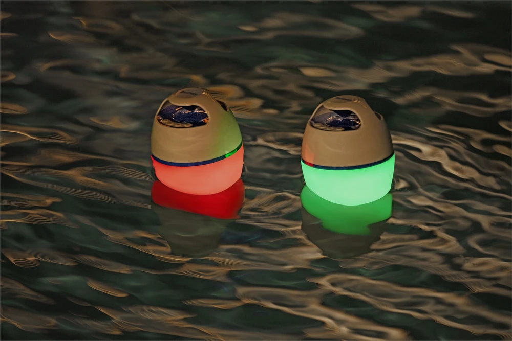 Bestway plaukiojantis MusicWave™ garsiakalbis su Bluetooth ir 58700 LED lempute