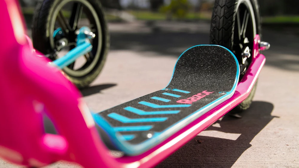 Razor Flashback BMX stiliaus paspirtukas, Rožinės spalvos