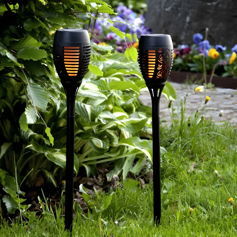 8x saulės energija varomos sodo lempos su LED žibintuvėliais ir liepsnos efektu