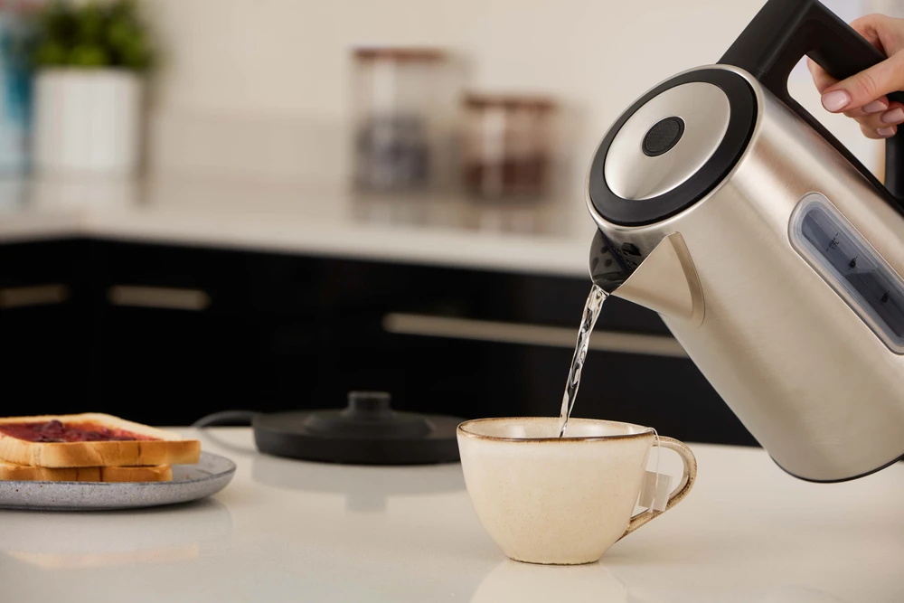 Russell Hobbs virdulys Heaton, šlifuotas nerūdijantis plienas su juodais akcentais, 1,7 l