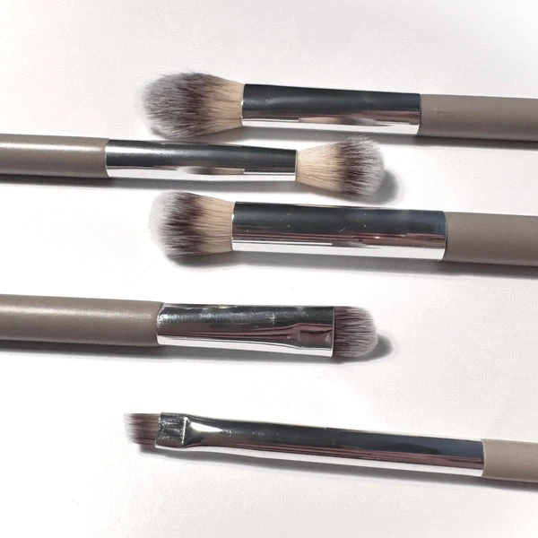„Sandstone Soft Collection“ maskuoklio šepetėlis