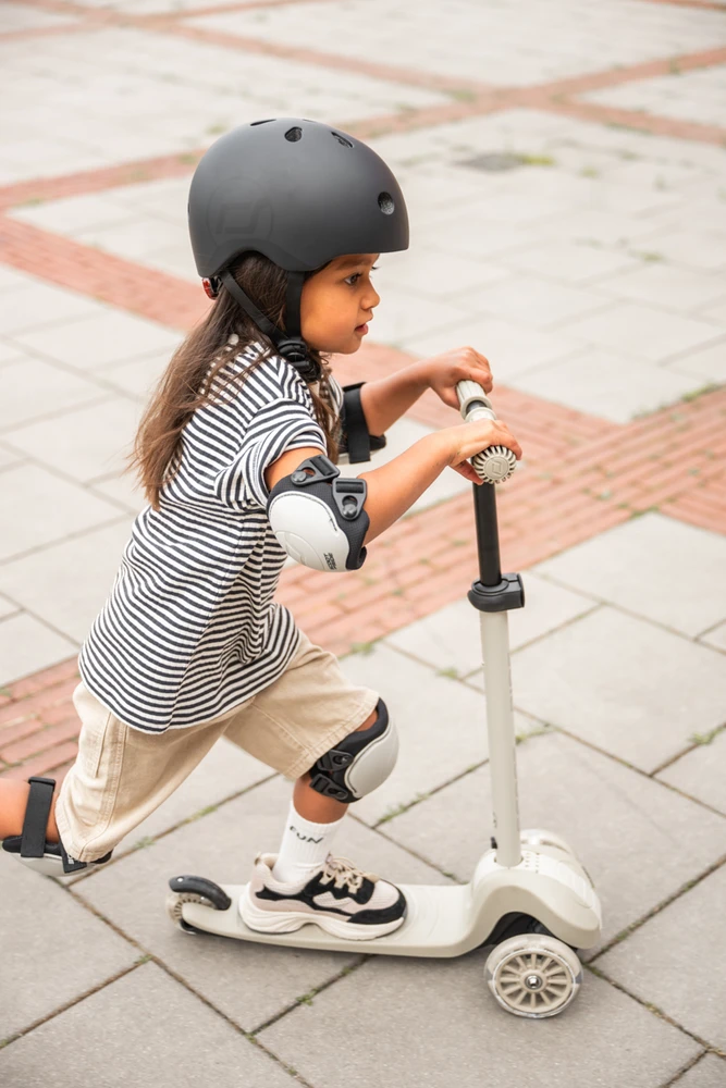 „Scoot and Ride“ „Scoot & Ride Highwaykick 3S“ LED su 2 viename valdymo sistema, pelenų spalvos, S00937