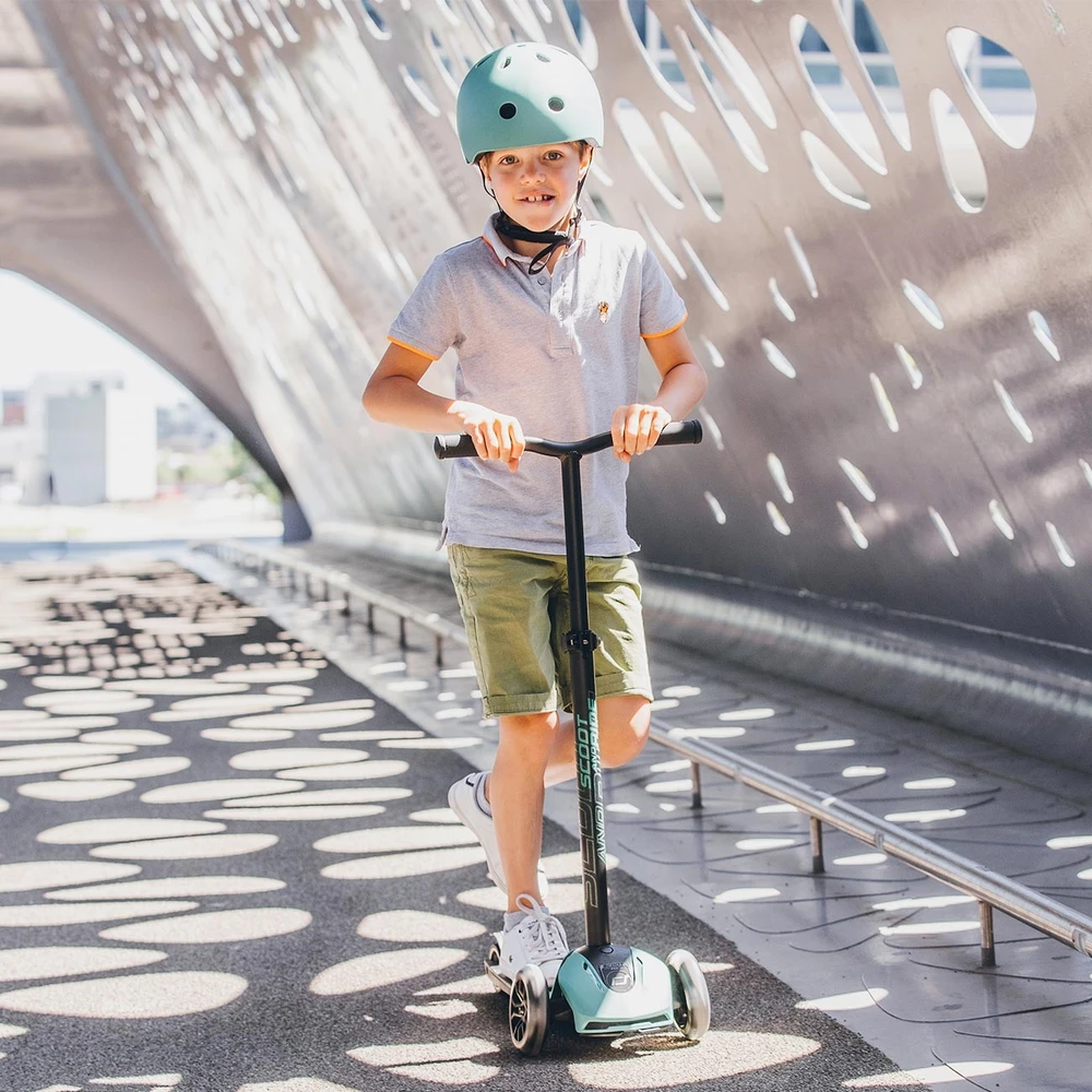 Scoot and Ride Scoot & Ride Highwaykick 5 LED Forest