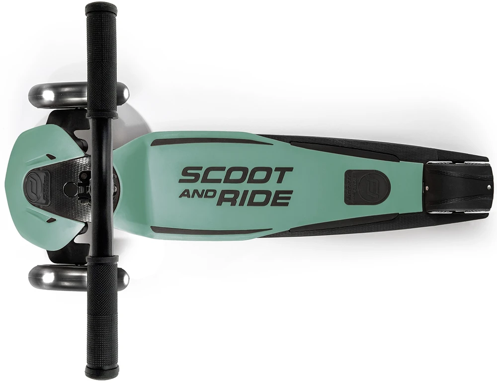 Scoot and Ride Scoot & Ride Highwaykick 5 LED Forest