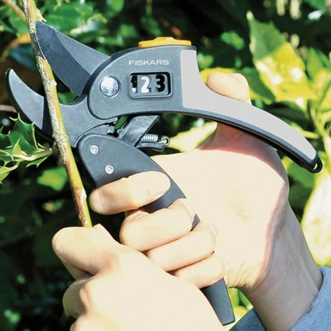 Fiskars „PowerStep“™ sekatorius atraminiais ašmenimis 1000575