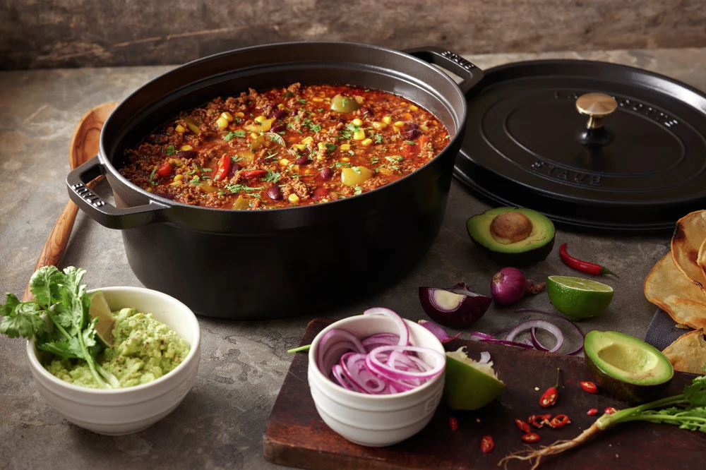 Ovalus ketaus puodas STAUB, 31 cm, 5,5 l, spalva: juoda