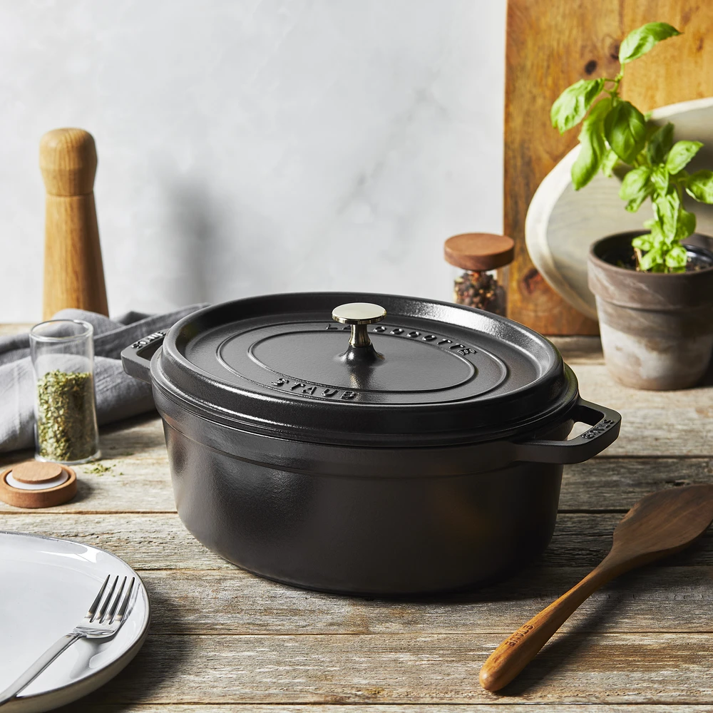Ovalus ketaus puodas STAUB, 31 cm, 5,5 l, spalva: juoda