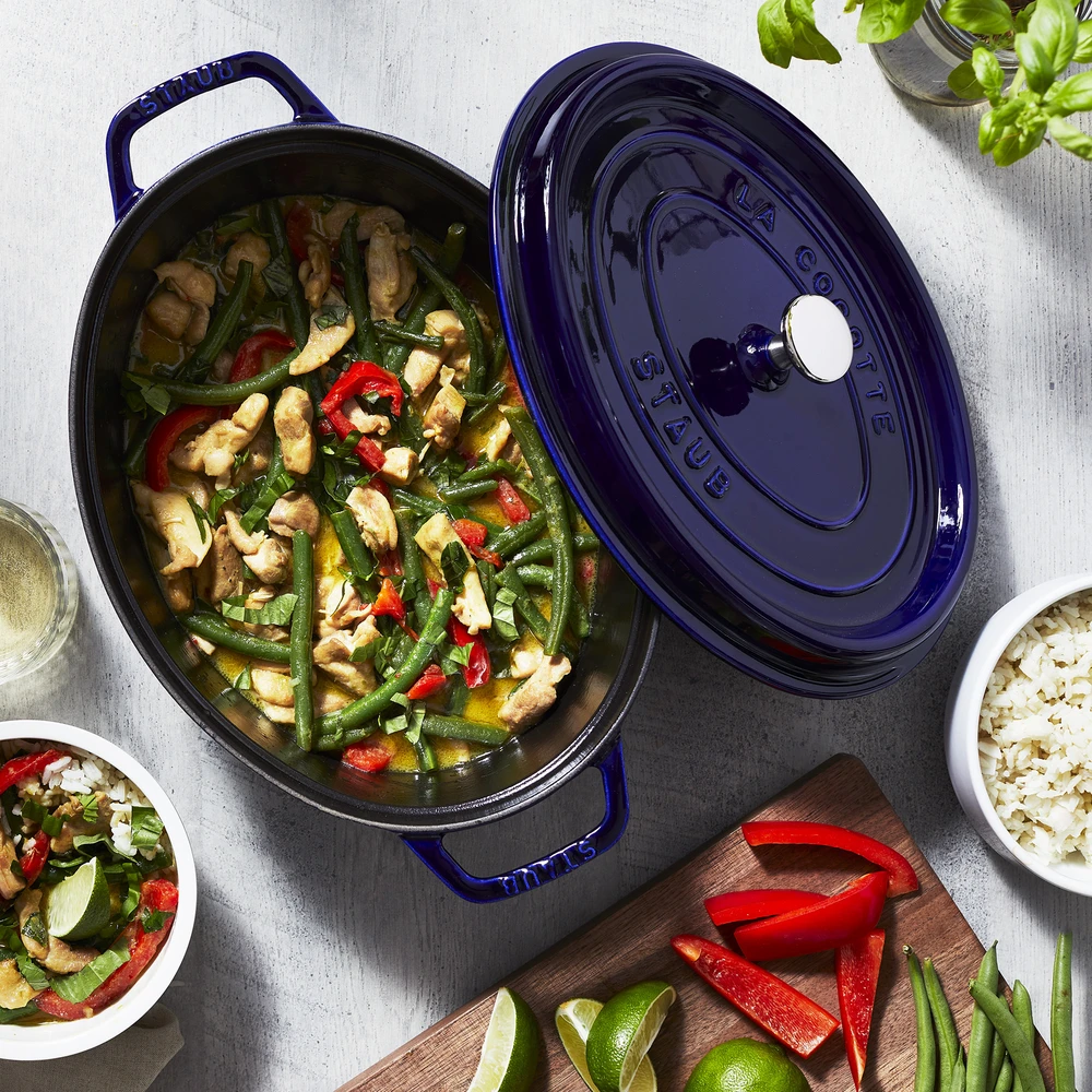 Staub Oval Cocotte, 31cm ketaus, tamsiai mėlyna