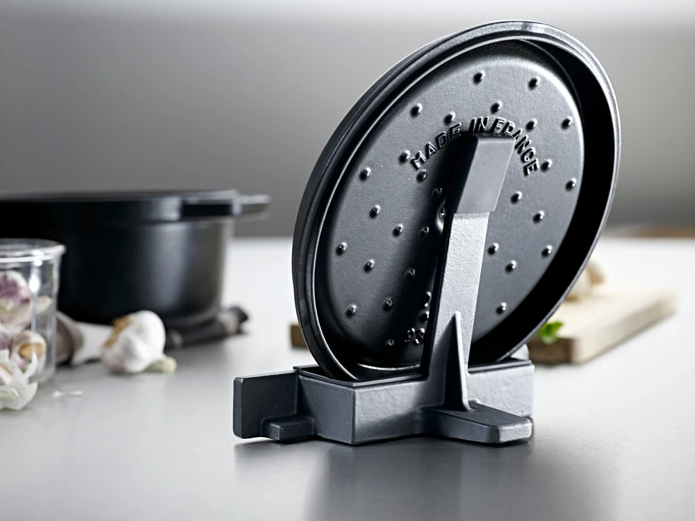 Staub - Dangčio laikiklis, ketaus - juodas - 20 x 33 cm
