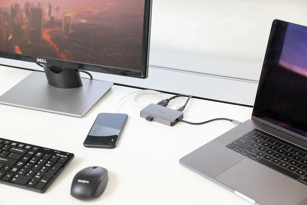 TARGUS USB-C VIENO VIDEO 4K HDMI / VGA DOKAS, W\ 100 W POWER PASS