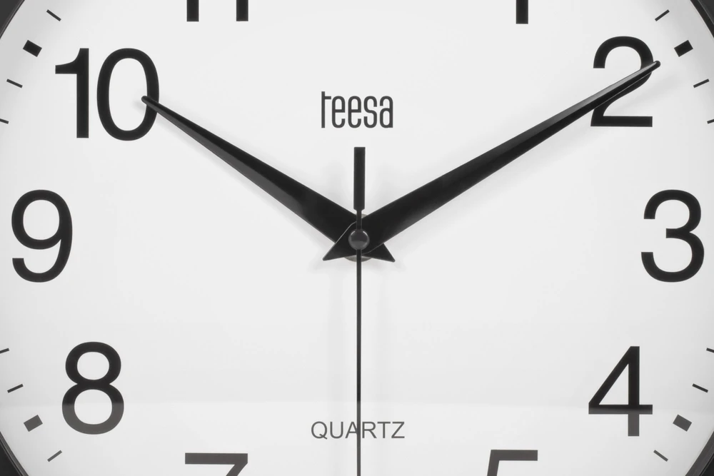 Kruger & Matz Teesa Sieninis laikrodis 25 cm juodas