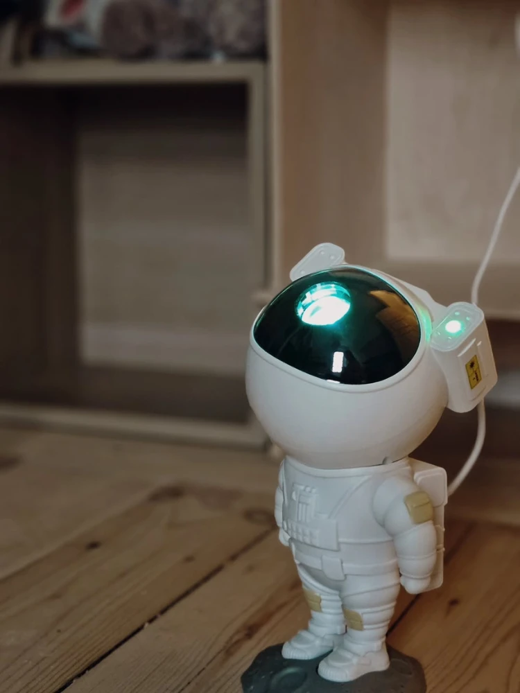 Teleskopas iTotal – astronauto formos žvaigždžių projektorius (XL2871)