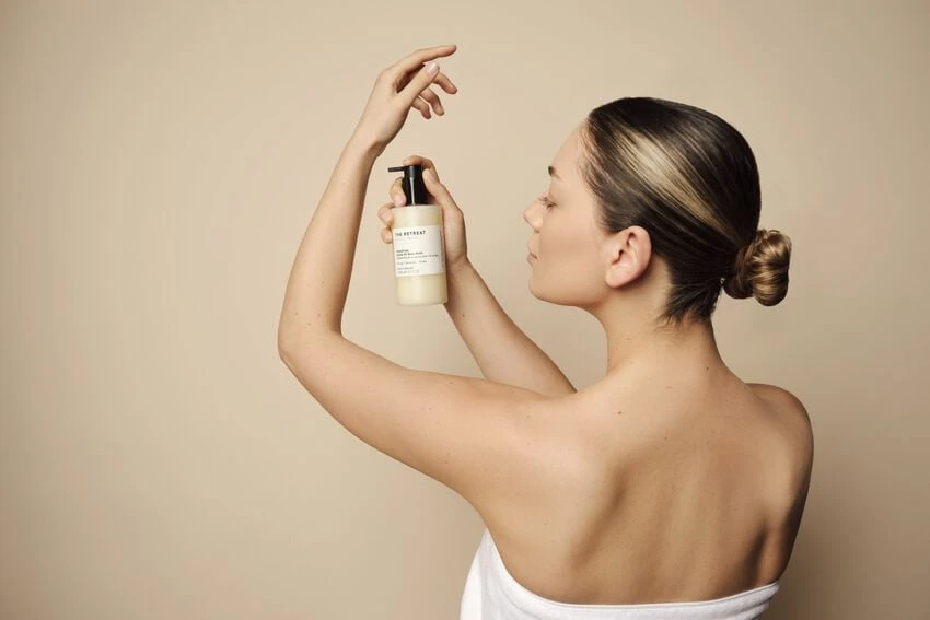 „The Retreat“ – valomasis kreminis aliejaus prausiklis kūnui – 300 ml.