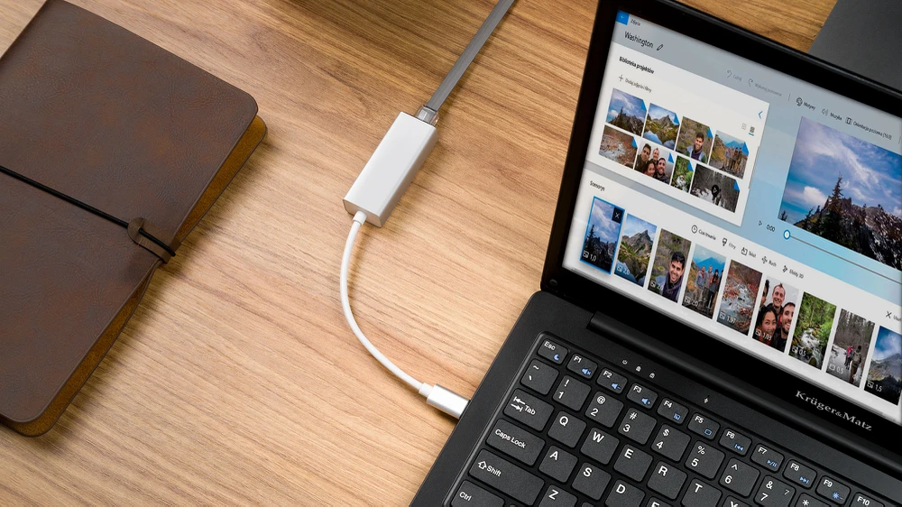 Kruger & Matz USB-C į RJ45 adapteris prijungtas prie nešiojamojo kompiuterio