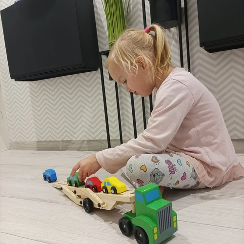 Medinis sunkvežimis, tralas su automobiliais Kruzzel